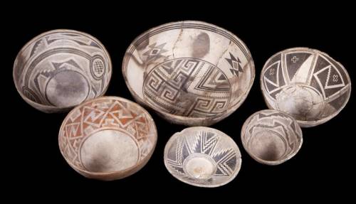 Is this statement true or false?  mimbres pottery was used in everyday life, and then buried with it