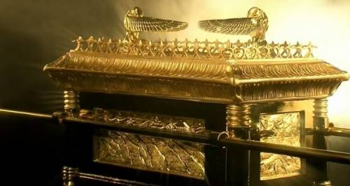 What does the ark of the covenant look like?