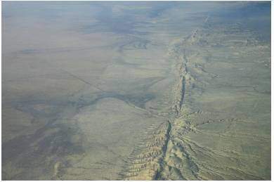 This crack shown in the lithosphere was created by the movement of two or more tectonic plates. what
