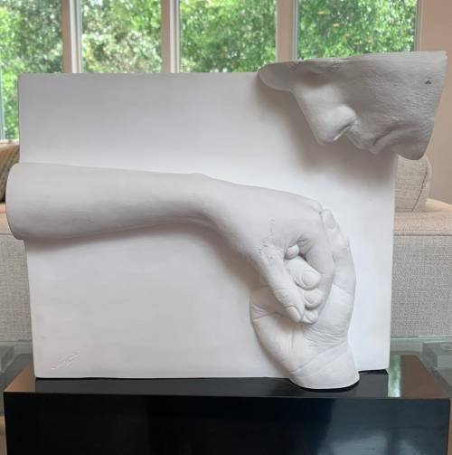 Does anyone know where I can buy a sculpture similar to this one?? I’ve been trying to find it for