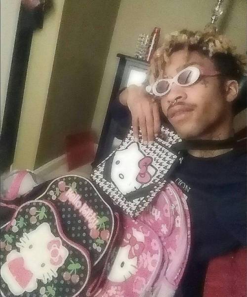 LIL TRACY *Yung Bruh* ~ TYPIN' ONA PINK MACBOOK * NUMBER 1 POP STAR *

 DAM*N SOULJAHWITCH KAWAII