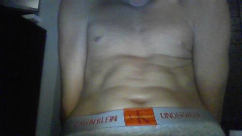 Free points+5stars+thanks
Who has better abs? 1 or 2