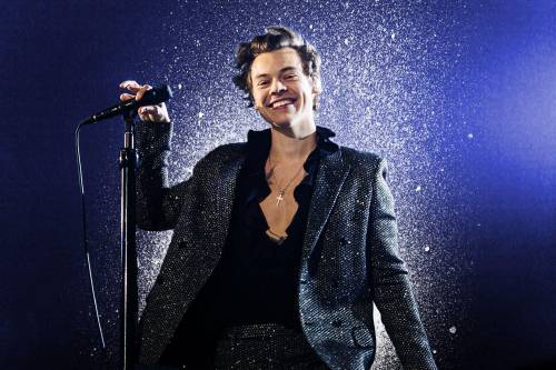 Why Is Harry Styles So Hot He Makes Me Wanna Cry?

Also, Harry Styles ROCKED his Vogue Cover In Hi