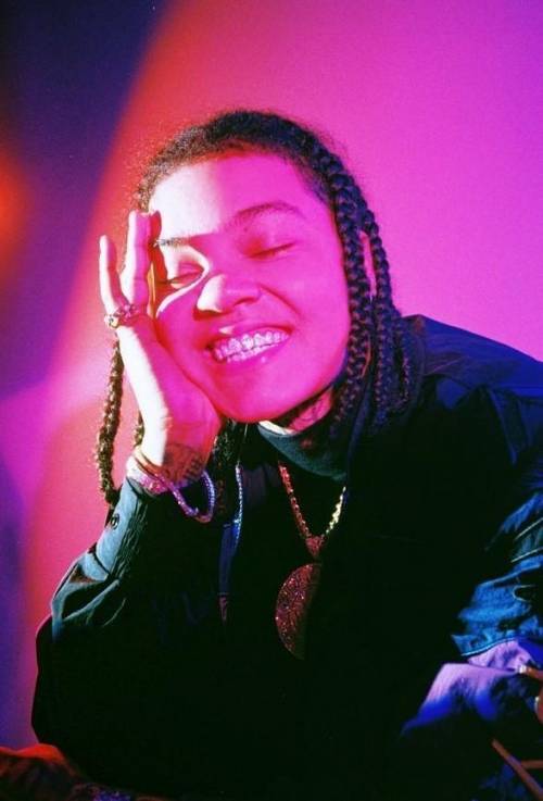 Someone put a pic of young m.a