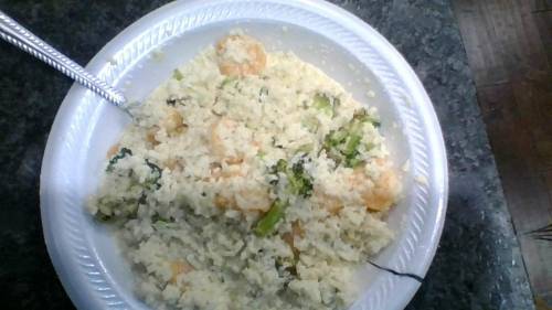 Just finished making meh lunchCauliflower rice with shrimp and broccoli