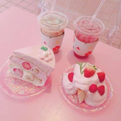 Hello humans I come to show you aesthetic foods and hopefully just to make you hungry. :}