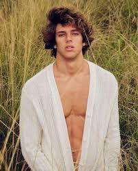 All i gotta say is guys with curly hair are hot-
Dam! shawty l m a o