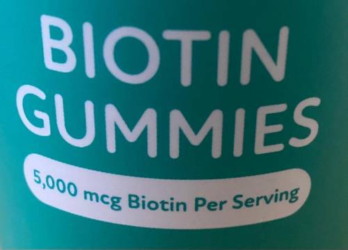 If this has 5000mcg of biotin per serving and it says that the serving size is two gummies, then do