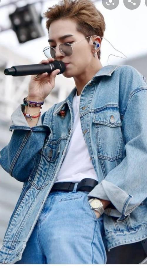 Mino is my favorite singer in world he is very handsome and hot​