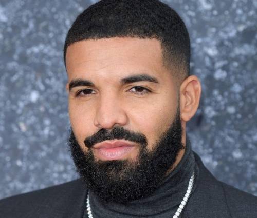 WHO LIKES DRAKEand answer your favourite drake song ​