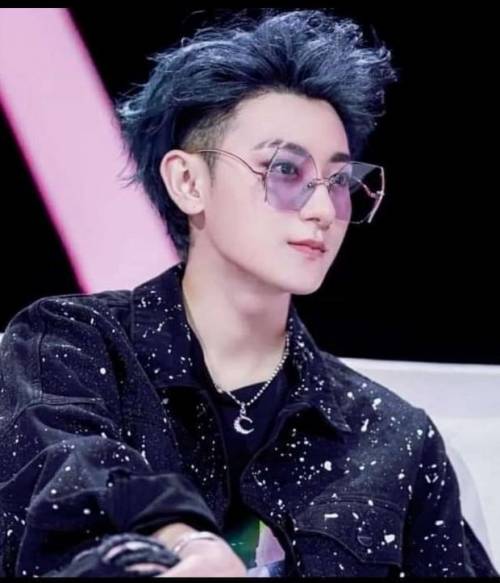 My friend said to me Zitao is everything in her life and I was bored anybody talk with me​