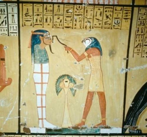 How did Egyptians deviate from exaggerated body style?