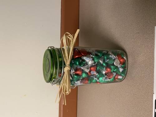How many Hershey kisses are in a 72 oz Mason Jar