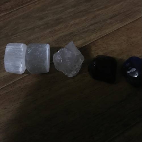 Hey looking for crystal people

i got these as a gift and I’m wondering what they are please and t