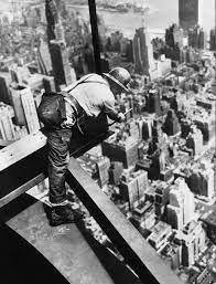 How many workers died building skyscrapers in new york?.